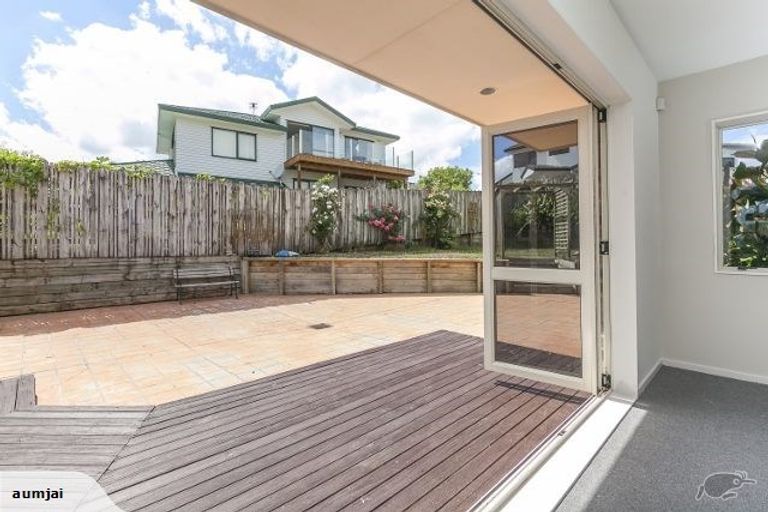 Photo of property in 14 Ribbonwood Crescent, Goodwood Heights, Auckland, 2105
