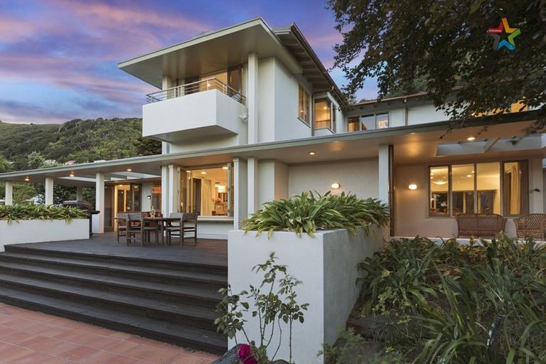 Photo of property in 437 Muritai Road, Eastbourne, Lower Hutt, 5013