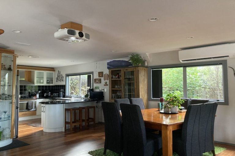 Photo of property in 14 Bush View Lane, Northcote Point, Auckland, 0627