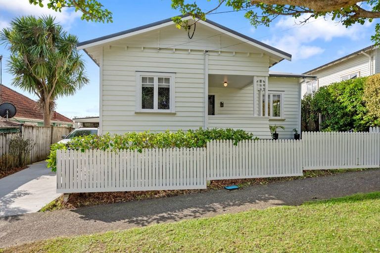 Photo of property in 8 Puriri Street, Helensville, 0800