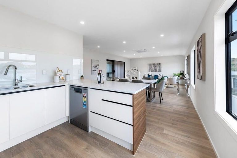 Photo of property in 70d Portage Road, New Lynn, Auckland, 0600