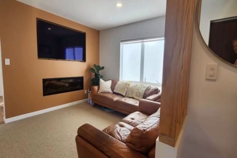 Photo of property in 81a Percy Kinsman Crescent, Riverstone Terraces, Upper Hutt, 5018