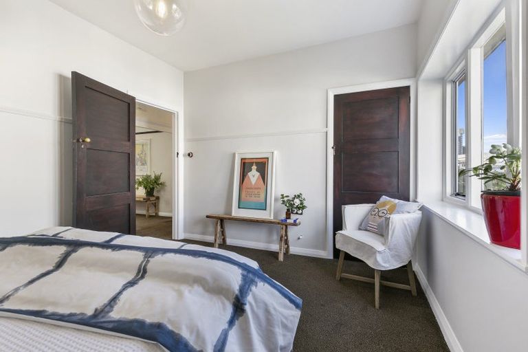 Photo of property in 323 The Terrace, Te Aro, Wellington, 6011