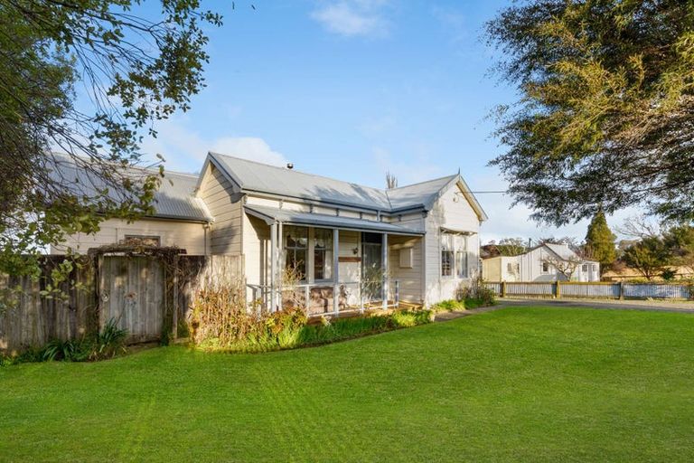 Photo of property in 233 Makino Road, Feilding, 4702