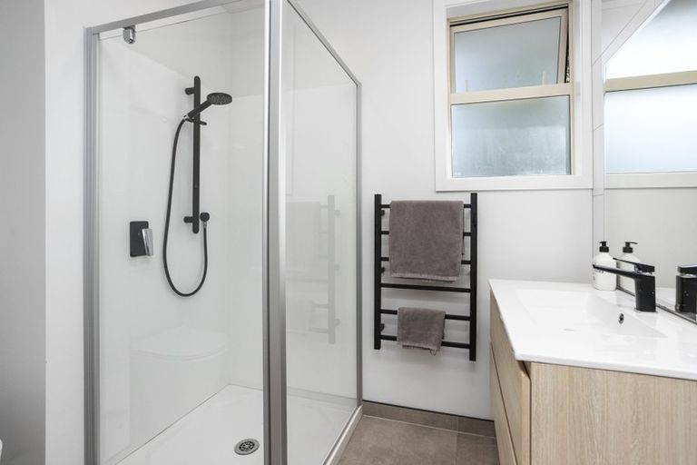 Photo of property in 18 House Avenue, Mangere Bridge, Auckland, 2022