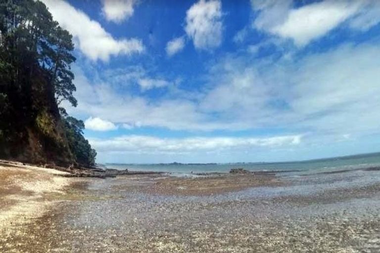 Photo of property in 19 Taupo Street, Green Bay, Auckland, 0604