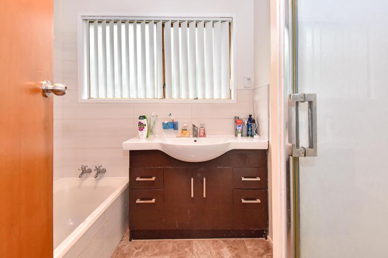 Photo of property in 4 Adel Place, Weymouth, Auckland, 2103