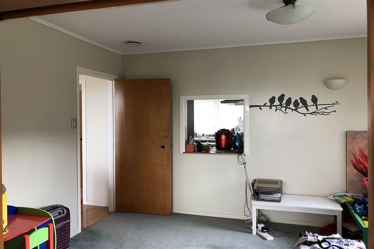 Photo of property in 89 Stottholm Road, Titirangi, Auckland, 0604