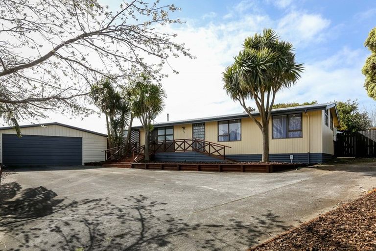 Photo of property in 17 Oleander Place, Bell Block, New Plymouth, 4312