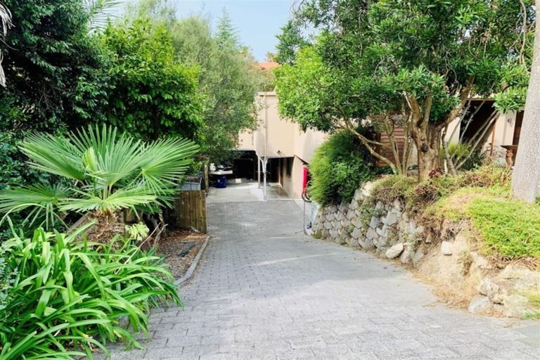 Photo of property in 17 Busby Hill, Havelock North, 4130