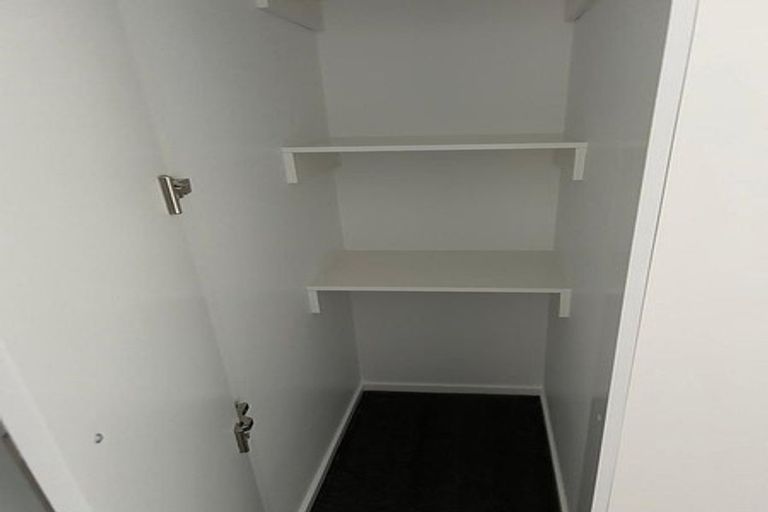 Photo of property in 11/19 Roberts Road, Glenfield, Auckland, 0629