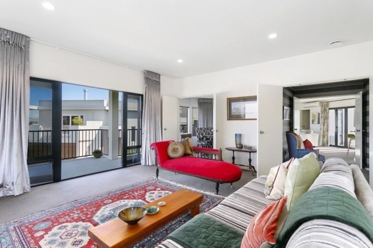 Photo of property in 28 Fairview Terrace, Waipahihi, Taupo, 3330