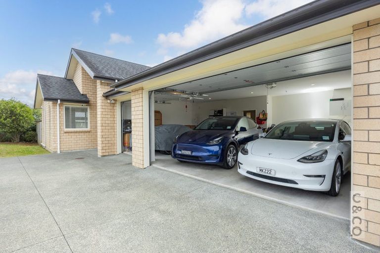Photo of property in 16 Fruitlands Road, Kumeu, 0810