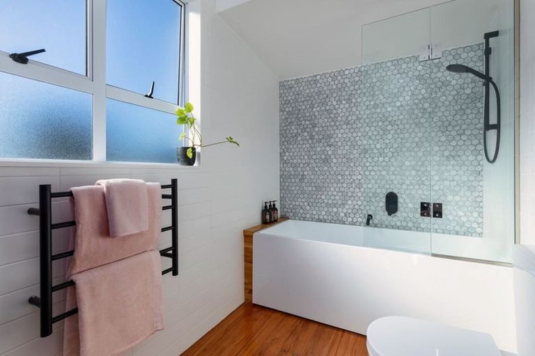 Photo of property in 81a Rangatira Road, Beach Haven, Auckland, 0626