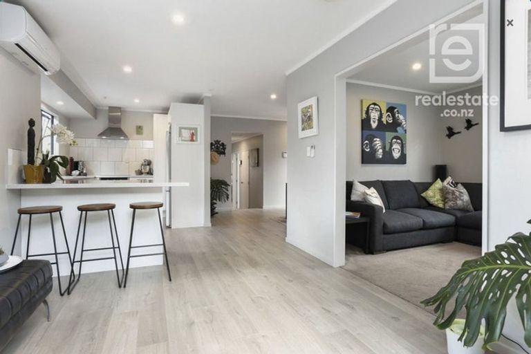 Photo of property in 17 Longview Rise, Massey, Auckland, 0614