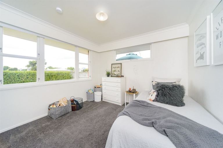 Photo of property in 16 Kapiti Place, Awapuni, Palmerston North, 4412