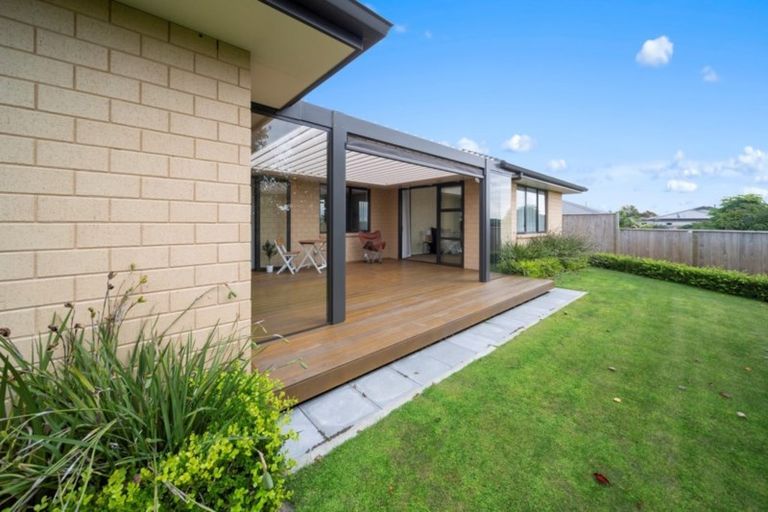 Photo of property in 7 Manurau Crescent, Merrilands, New Plymouth, 4312