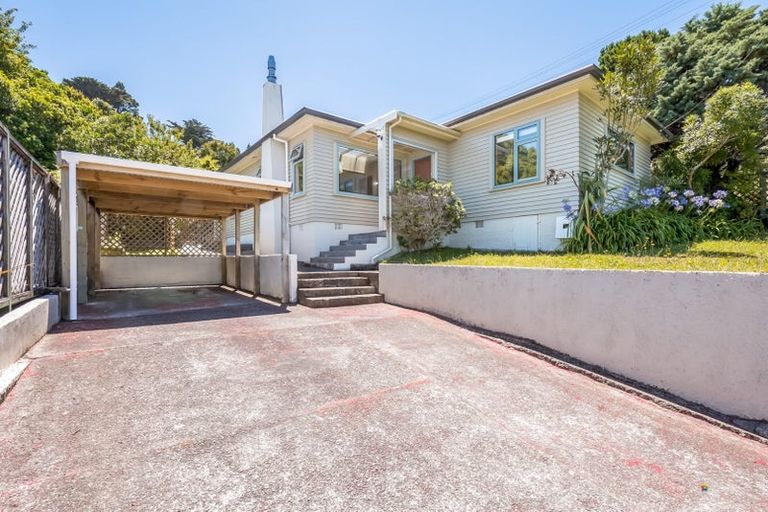 Photo of property in 71 Maungaraki Road, Korokoro, Lower Hutt, 5012