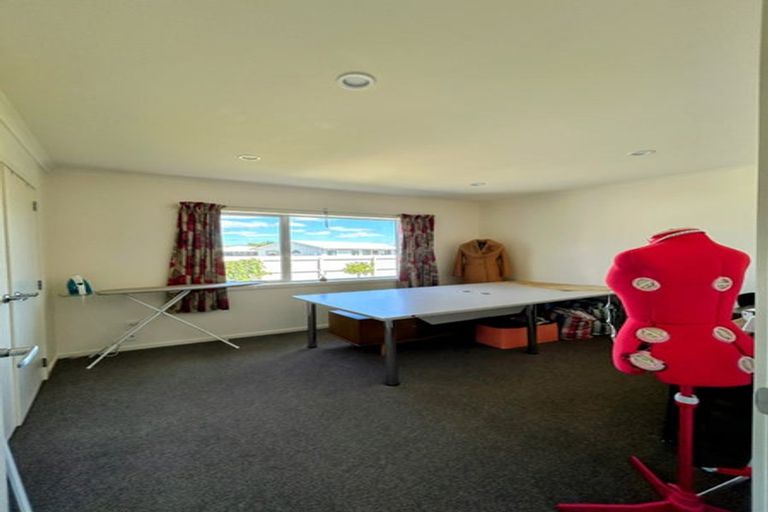 Photo of property in 10 Wescombe Grove, Feilding, 4702