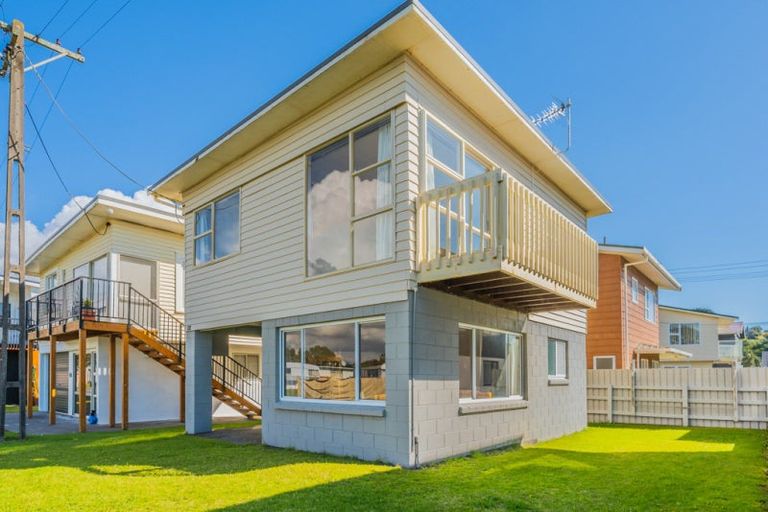 Photo of property in 121 Eighth Avenue, Urenui, 4377