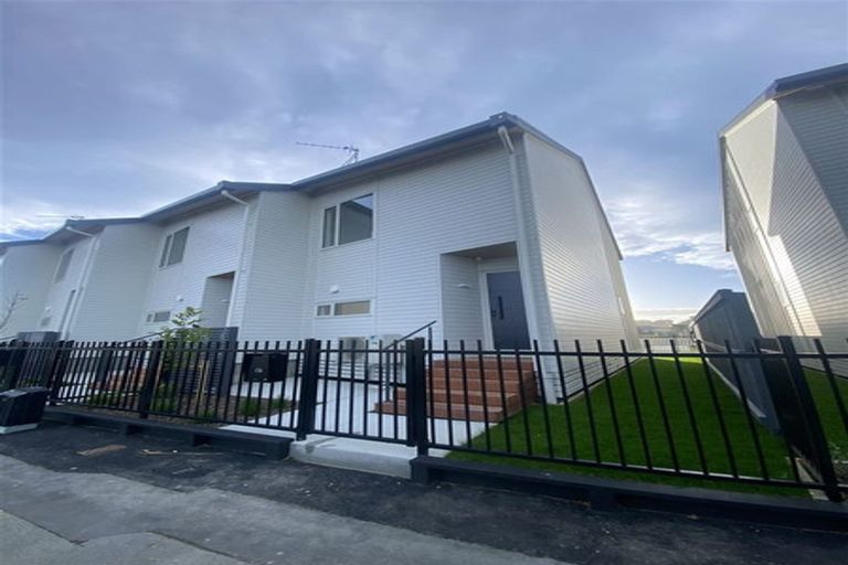 Photo of property in 140 Seaview Road, Westown, New Plymouth, 4310