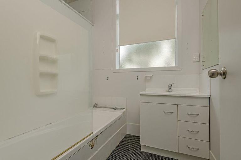 Photo of property in 2 Kowhai Street, Tokomaru, Palmerston North, 4474