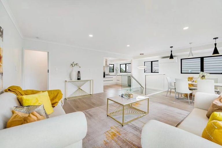 Photo of property in 1 Glen Vista Place, Bayview, Auckland, 0629