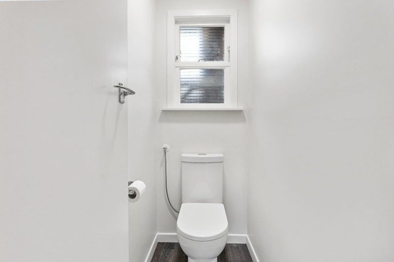 Photo of property in 9 Truby King Street, Merrilands, New Plymouth, 4312