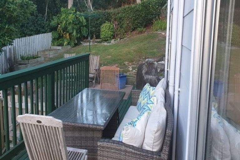 Photo of property in 2/8 Glenvale Place, Totara Vale, Auckland, 0629