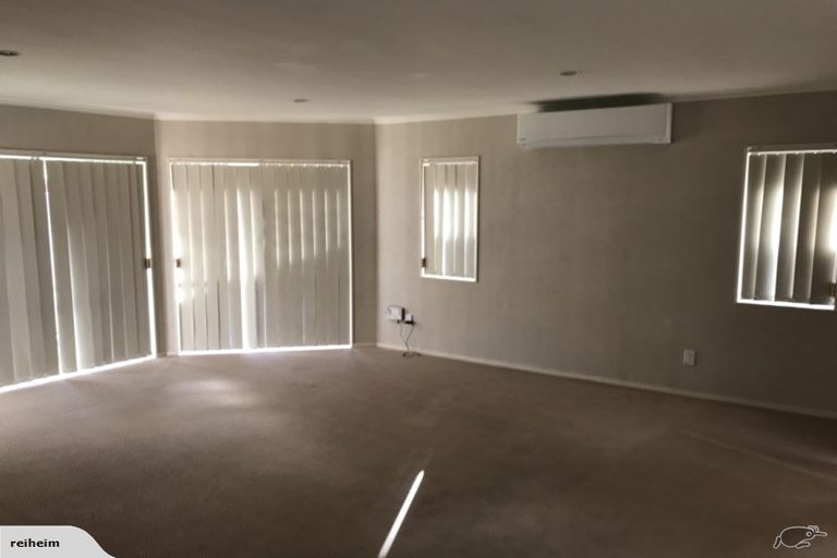 Photo of property in 21 Lilybank Crescent, East Tamaki, Auckland, 2013