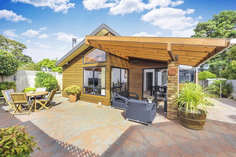 Photo of property in 4 Shaw Road, Oratia, Auckland, 0604