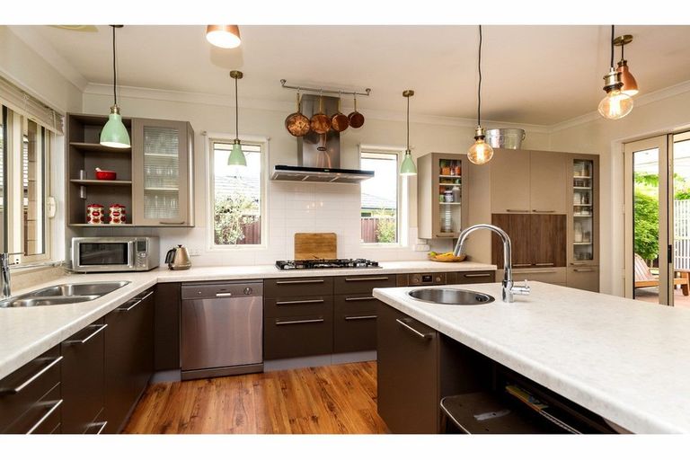 Photo of property in 16 Holiday Drive, Mairehau, Christchurch, 8052