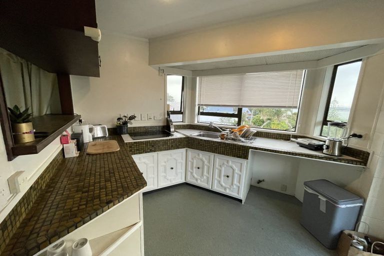 Photo of property in 1/64 Island Bay Road, Beach Haven, Auckland, 0626