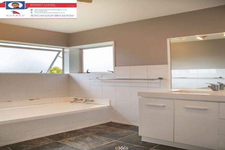 Photo of property in 68 Barbados Drive, Unsworth Heights, Auckland, 0632