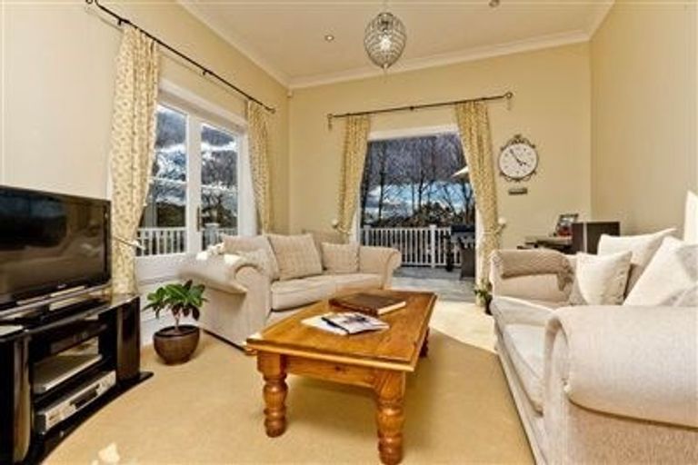 Photo of property in 13 Eastvale Close, Greenhithe, Auckland, 0632