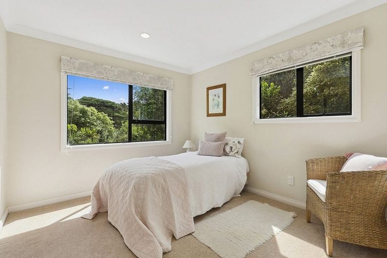 Photo of property in 10 Joseph Banks Drive, Whitby, Porirua, 5024