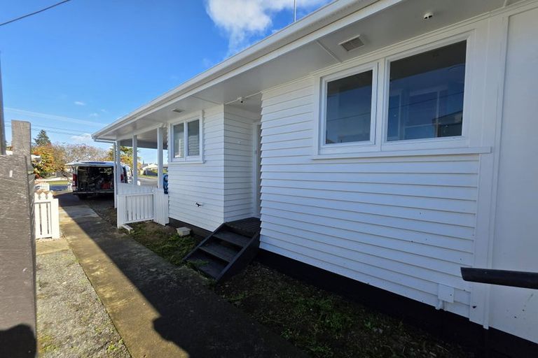 Photo of property in 100 Broadway, Carterton, 5713