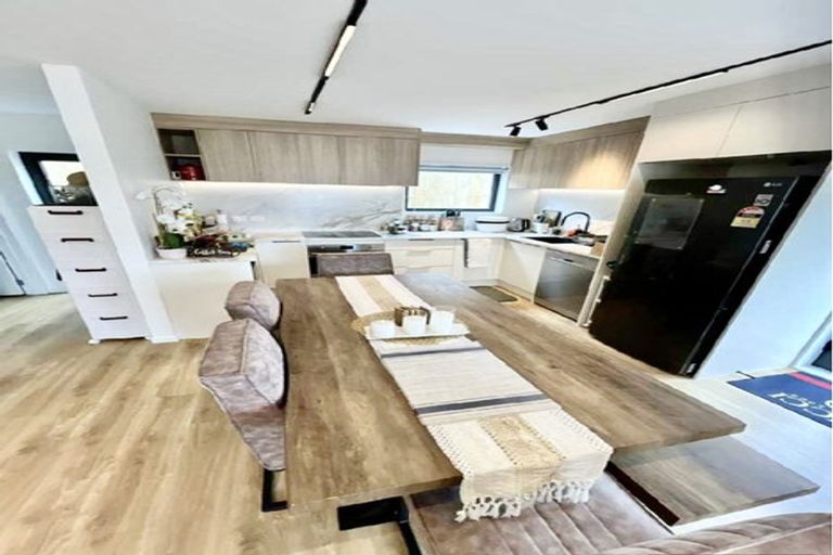 Photo of property in 12a Hewlett Road, Massey, Auckland, 0614