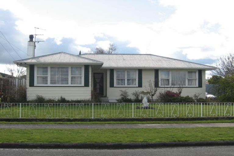 Photo of property in 2 Windsor Street, Solway, Masterton, 5810