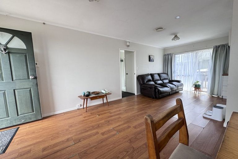 Photo of property in 6 Garcia Place, West Harbour, Auckland, 0618