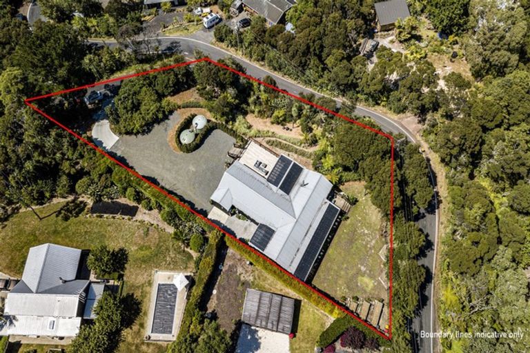 Photo of property in 5 Ngarahana Avenue, Paremoremo, Auckland, 0632