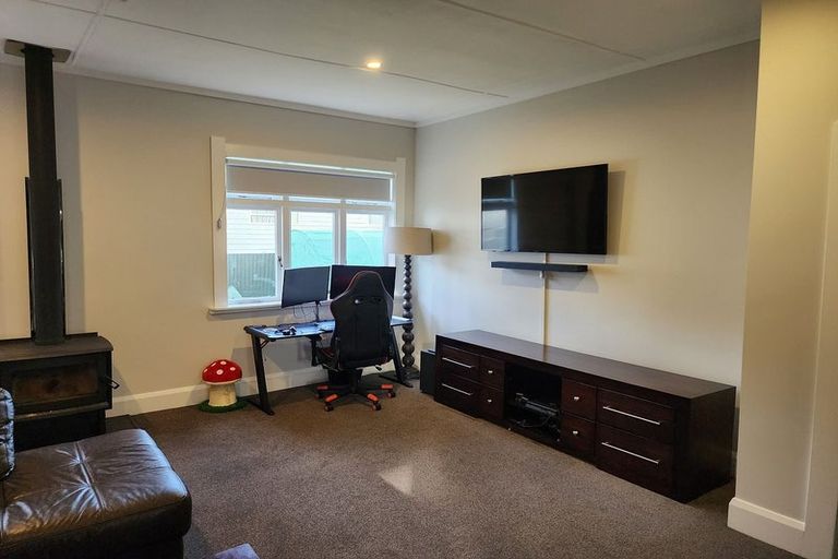 Photo of property in 10 Paraekaretu Street, Hunterville, 4730