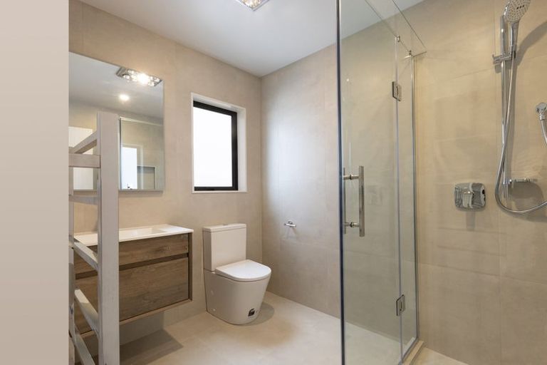 Photo of property in 4a Ramillies Place, Glenfield, Auckland, 0629