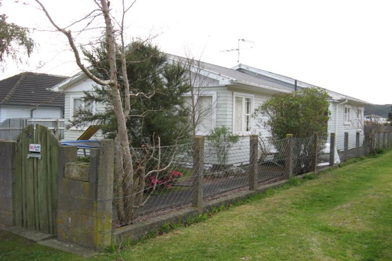 Photo of property in 58 Russell Road, Wainuiomata, Lower Hutt, 5014