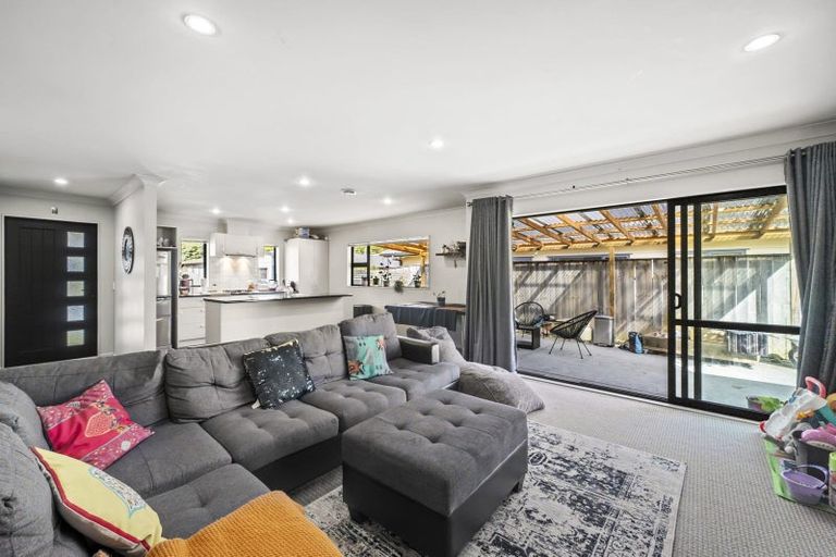Photo of property in 18 Poppy Watts Grove, Stokes Valley, Lower Hutt, 5019