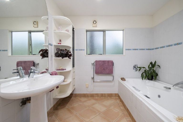 Photo of property in 1549e Great South Road, Ramarama, Drury, 2579