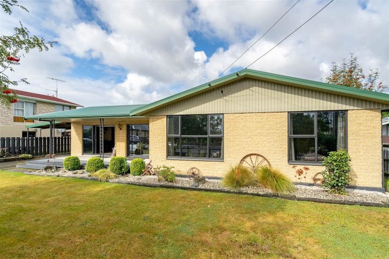 Photo of property in 15 Cross Street, Milton, 9220