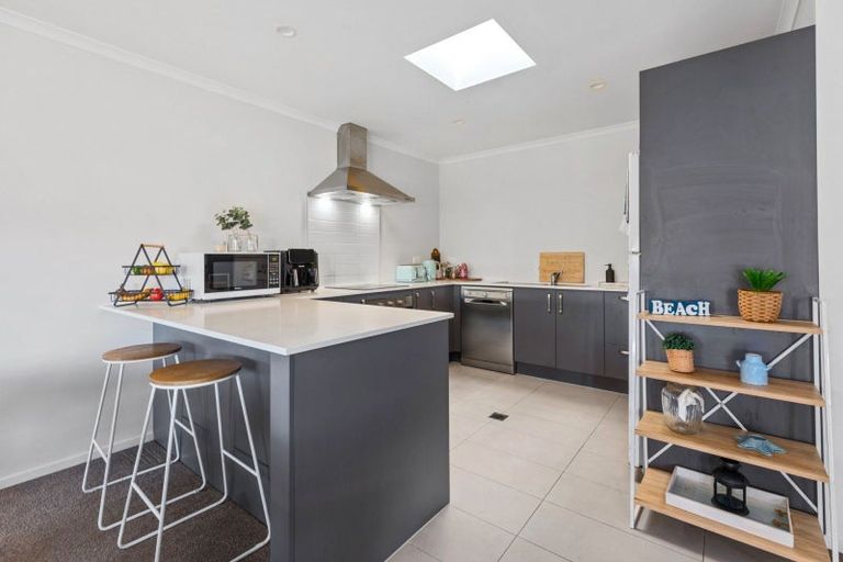 Photo of property in 8 Naeo Close, Papamoa Beach, Papamoa, 3118