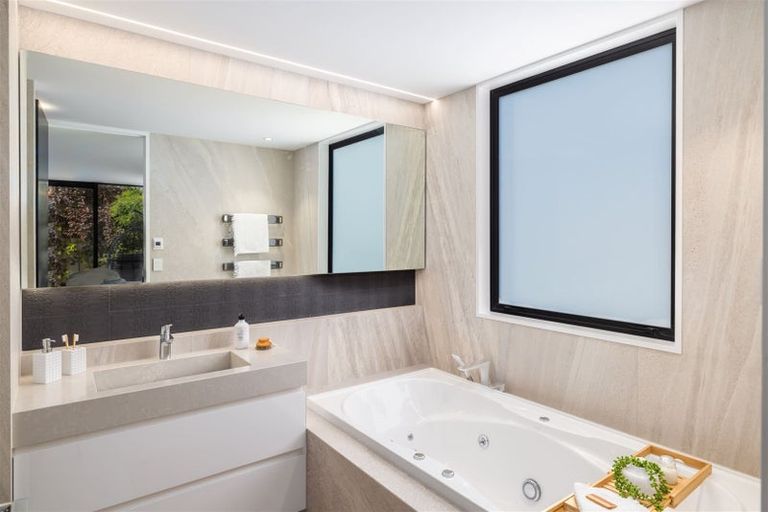 Photo of property in 31 Waiwetu Street, Fendalton, Christchurch, 8052