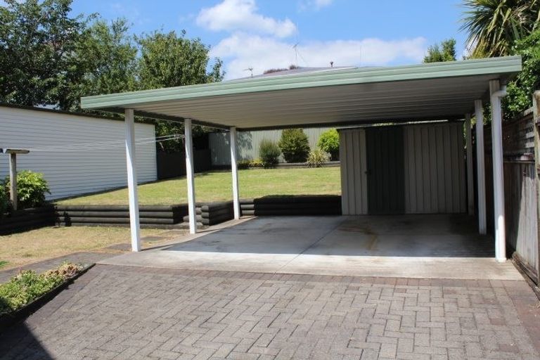 Photo of property in 2 Tarbett Road, Hillcrest, Hamilton, 3216